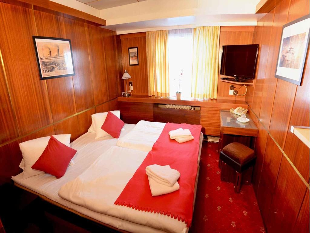 trip.am - Boat Hotels в Праге