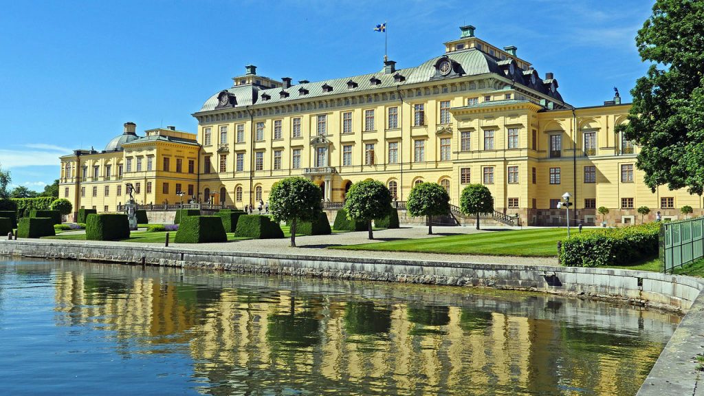 trip.am - drottningholm palace stockholm mälaren royal palace